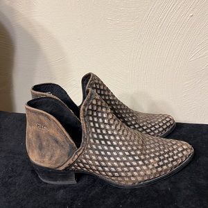 Musse & Cloud Netflix Bootie Brown Distressed Leather Size 9 Cut Outs Silver